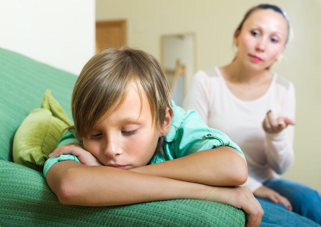 ¿Cómo puedo mejorar el desarrollo emocional y afectivo de mi hijo?