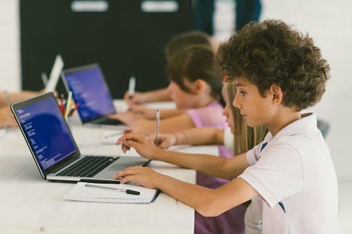 WorldBrain+ istockphoto 623064846 170667a