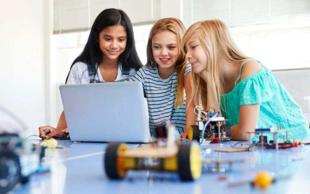 "ENSEÑAR PROGRAMACION HACIENDO USO DE LOS GUSTOS DE LOS NIÑOS" 1 WorldBrain+ ninos