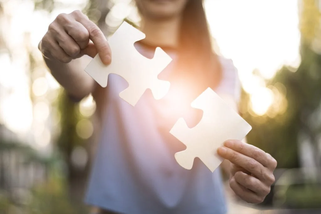 WorldBrain+ front view woman holding puzzle pieces
